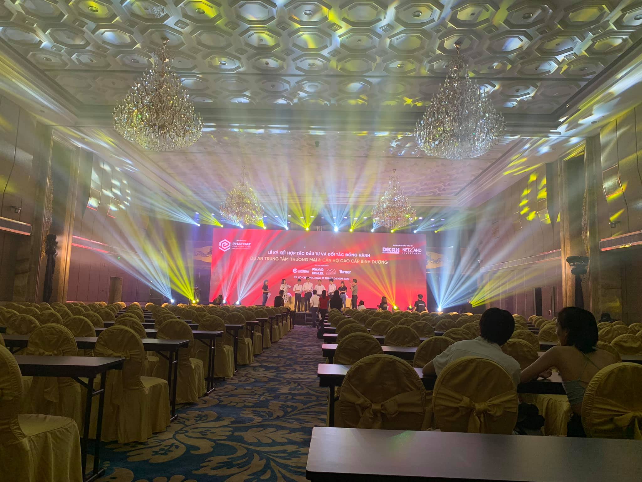 Hệ thống ánh sáng do công ty Hoàng Sa Việt thực hiện tại khách sạn Time Square Hệ thống ánh sáng do công ty Hoàng Sa Việt thực hiện tại khách sạn Time Square