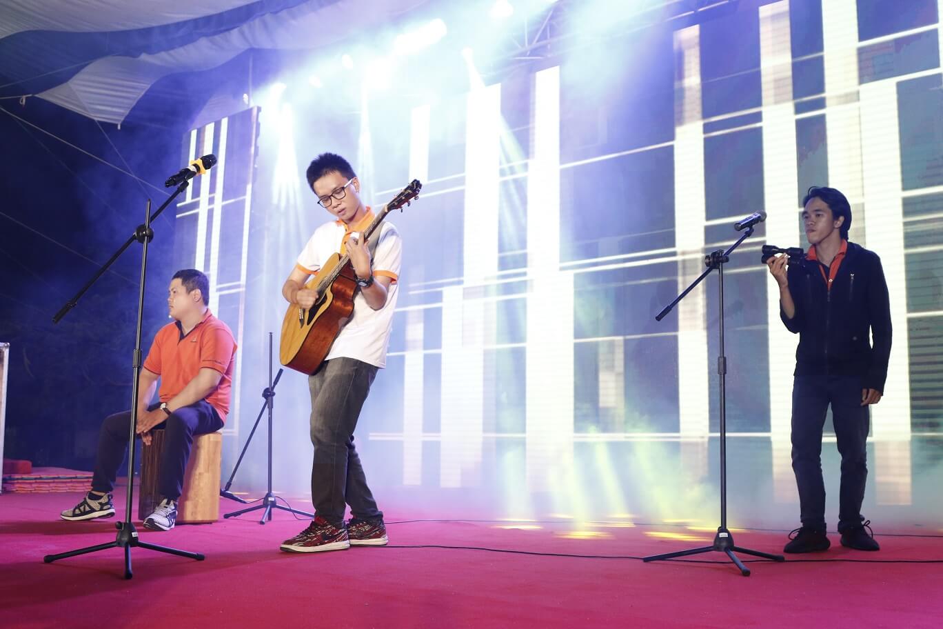 Tiết mục văn nghệ tại lễ khai giảng ĐH FPT Tiết mục văn nghệ tại lễ khai giảng ĐH FPT