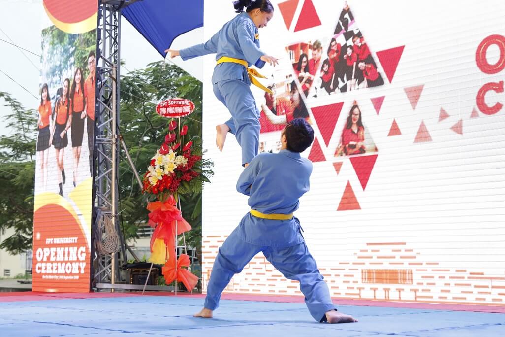 Màn đấu võ tại lễ khai giảng trường đại học FPT Màn đấu võ tại lễ khai giảng trường đại học FPT