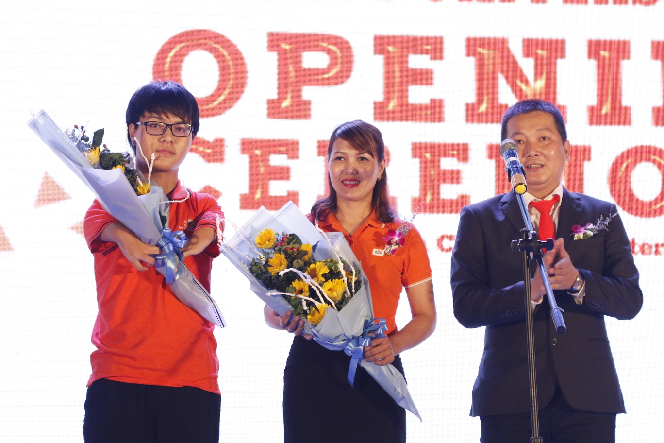 Trao giải sinh viên vượt khó trong học tập Trao giải sinh viên vượt khó trong học tập