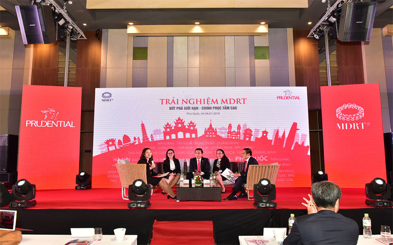 Sân khấu nhôm được lắp đặt trong buổi Tri Ân Khách Hàng công ty Bảo Hiểm Prudental (Nguồn: Internet) Sân khấu nhôm được lắp đặt trong buổi Tri Ân Khách Hàng công ty Bảo Hiểm Prudental (Nguồn: Internet)