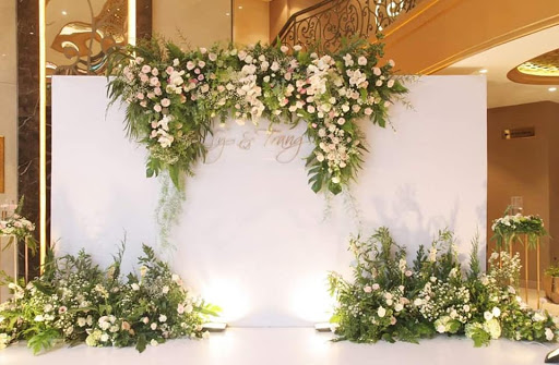 Backdrop đám cưới full hoa tươi Backdrop đám cưới full hoa tươi