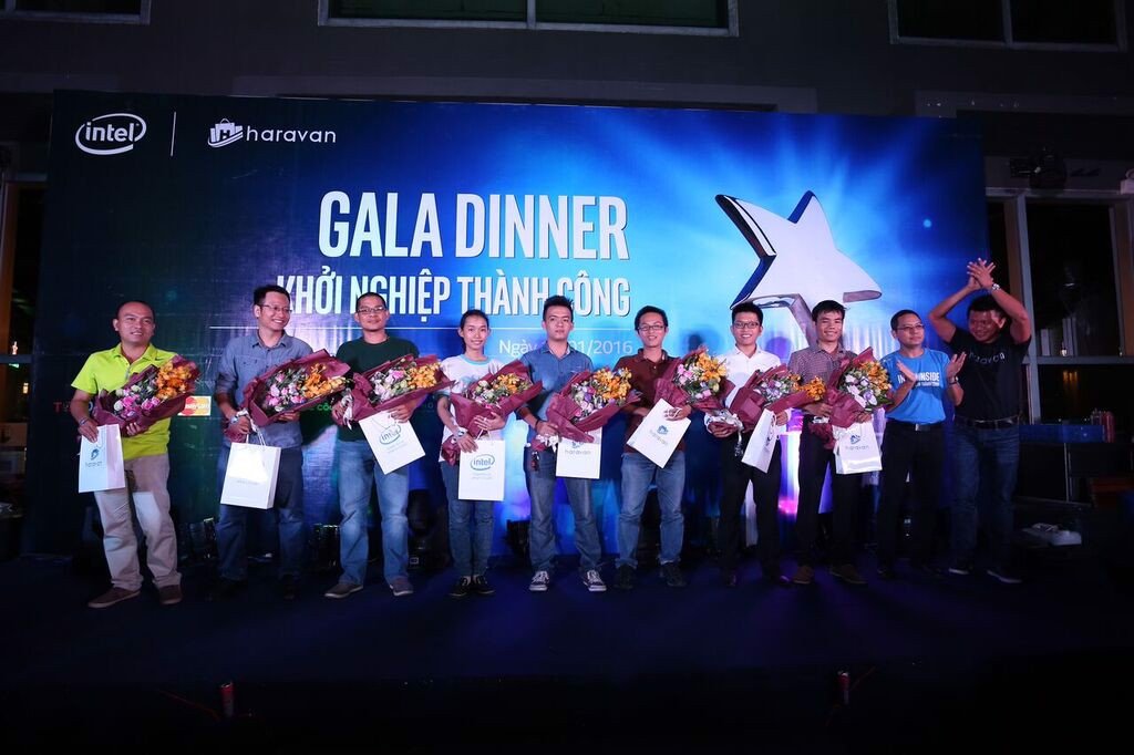 Backdrop gala dinner khoi nghiep thanh cong Backdrop gala dinner khoi nghiep thanh cong
