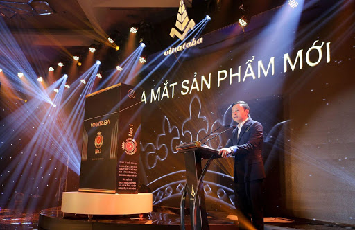 Ban lãnh đạo phát biểu trong lễ ra mắt sản phẩm mới Ban lãnh đạo phát biểu trong lễ ra mắt sản phẩm mới