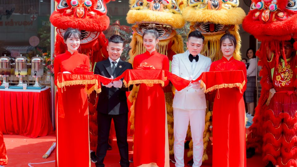 Cắt băng khai trương Cắt băng khai trương
