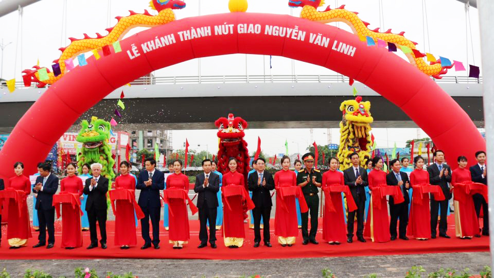 Cắt băng khánh thành Cắt băng khánh thành