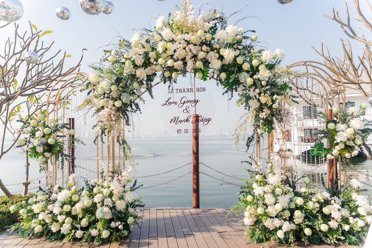 cổng hoa lễ cưới bãi biển