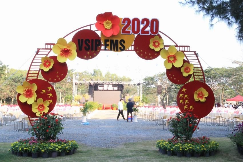 welcome gate welcome gate year-end party