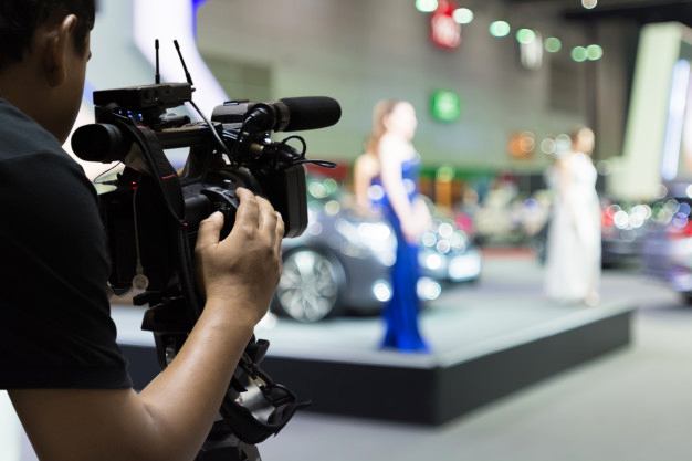 Đỗi ngũ quay phim chụp hình