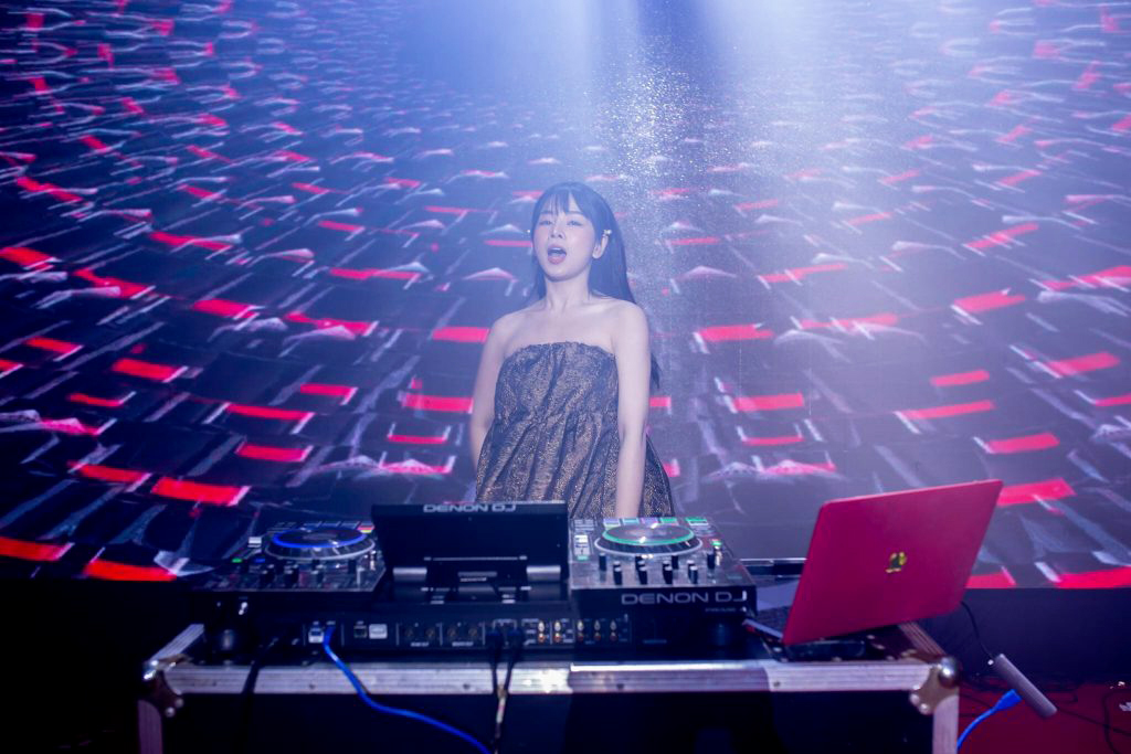 Giao lưu với DJ Mie sự kiện kỉ niệm 25 năm vườn lan Hai Beo Giao lưu với DJ Mie sự kiện kỉ niệm 25 năm vườn lan Hai Beo