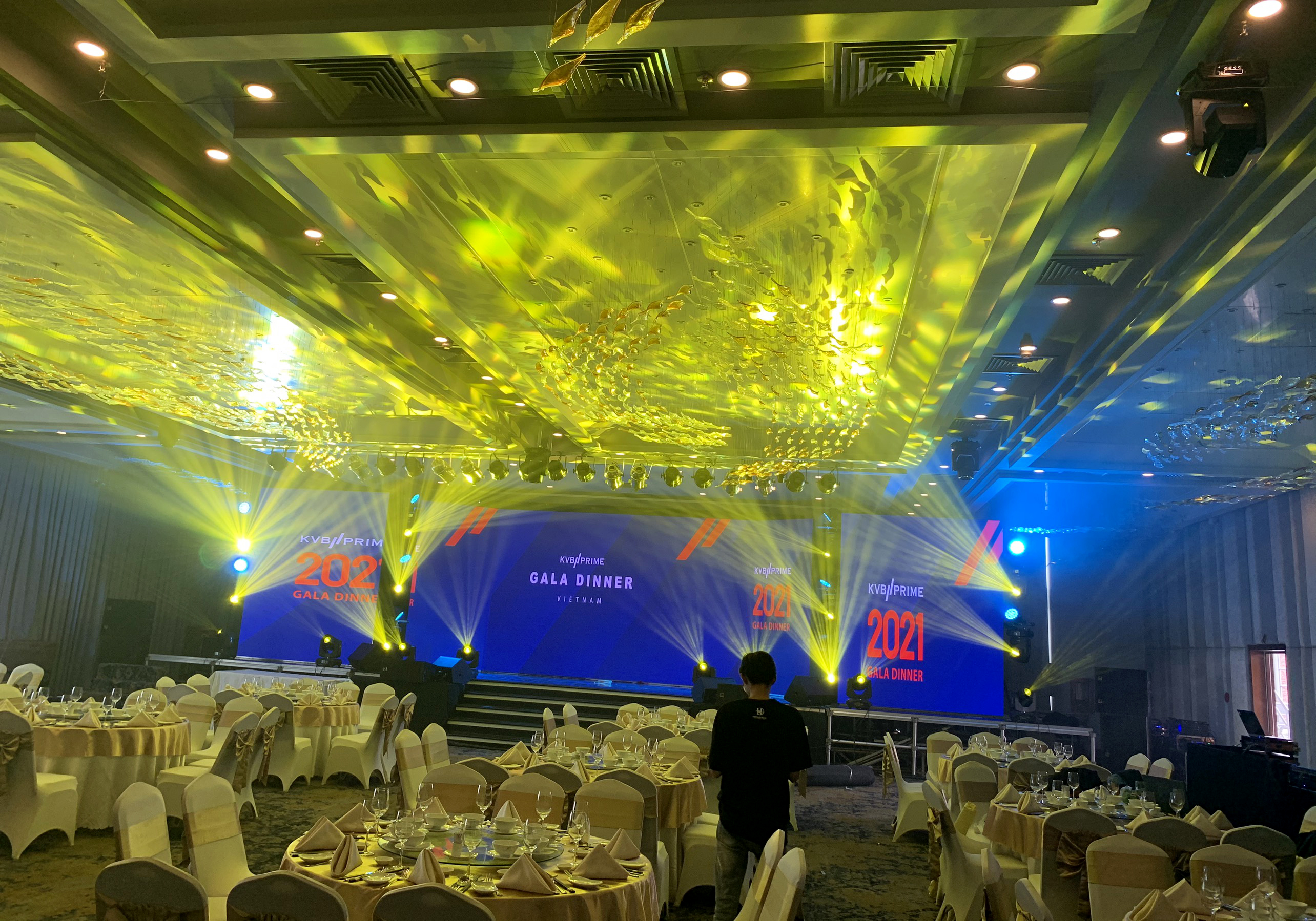 Tiệc Tân Niên kết hợp gala gặp gỡ đầu năm Tiệc Tân Niên kết hợp gala gặp gỡ đầu năm