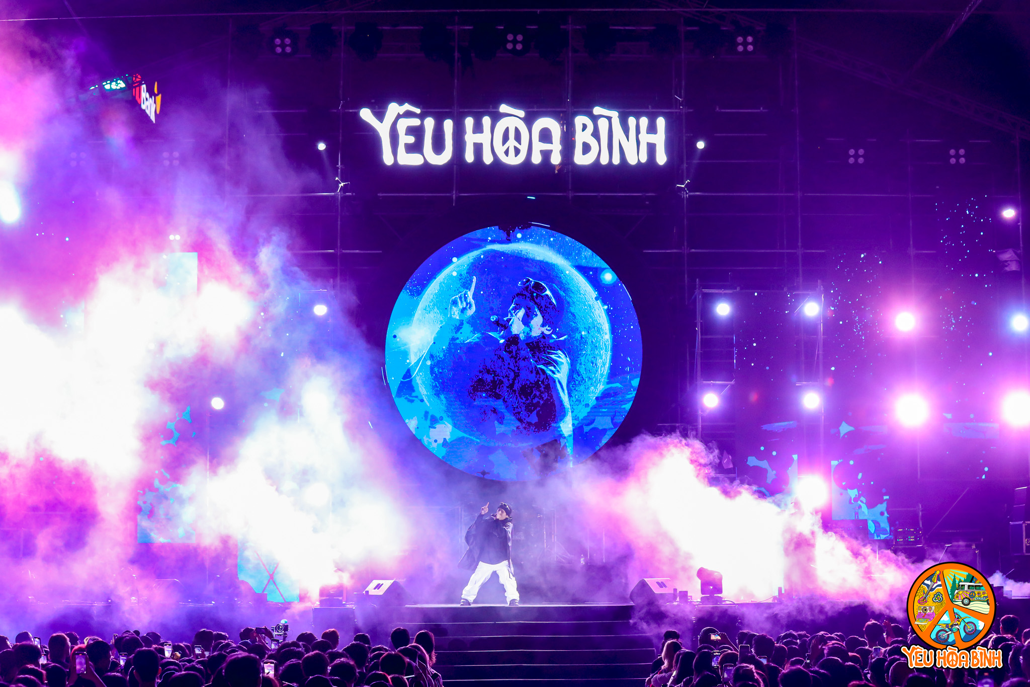 Phần Trình Diễn của Rapper Datmaniac - (Nguồn: Yêu Hoà Bình) Phần Trình Diễn của Rapper Datmaniac - (Nguồn: Yêu Hoà Bình)