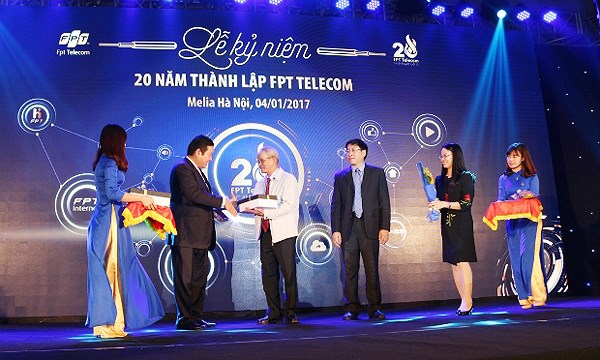 Khen thưởng nhân viên xuất sắc FPT Khen thưởng nhân viên xuất sắc FPT