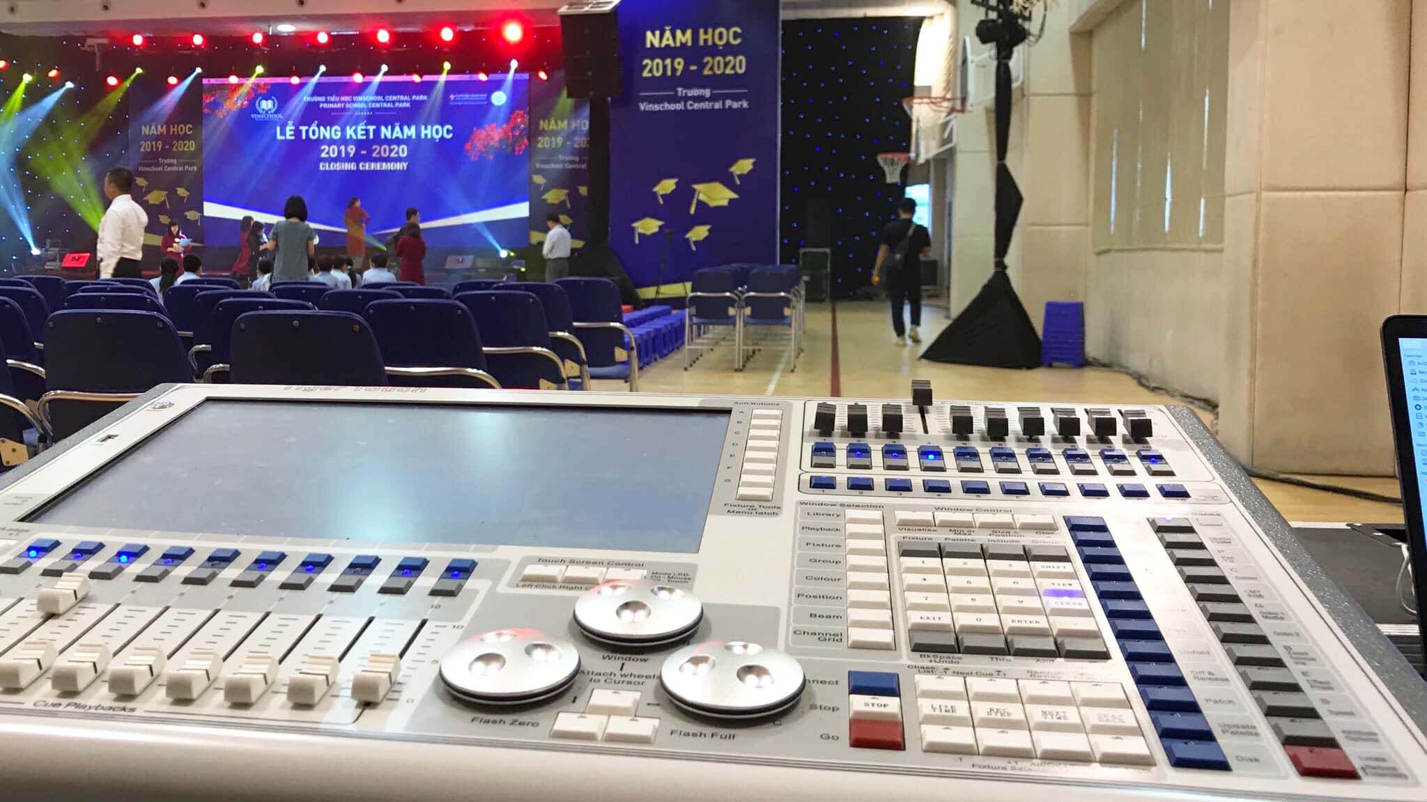 Hệ thống thiết bị chạy cho lễ tổng kết trường Vinschool Hệ thống thiết bị chạy cho lễ tổng kết trường Vinschool