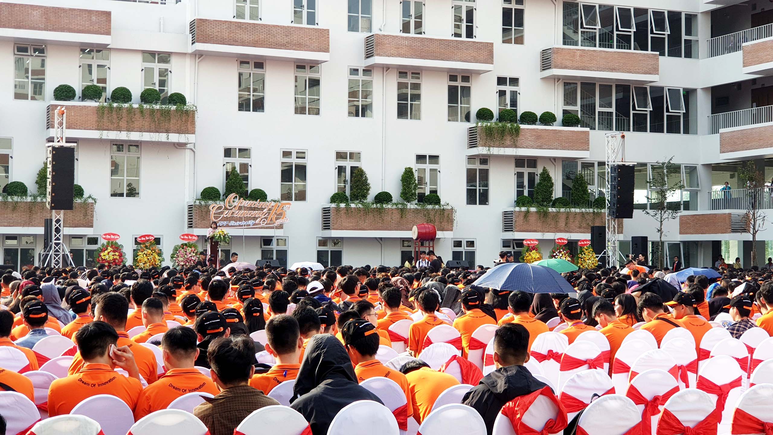 không gian Lễ khai giảng chào đón tân sinh viên trường FPT không gian Lễ khai giảng chào đón tân sinh viên trường FPT