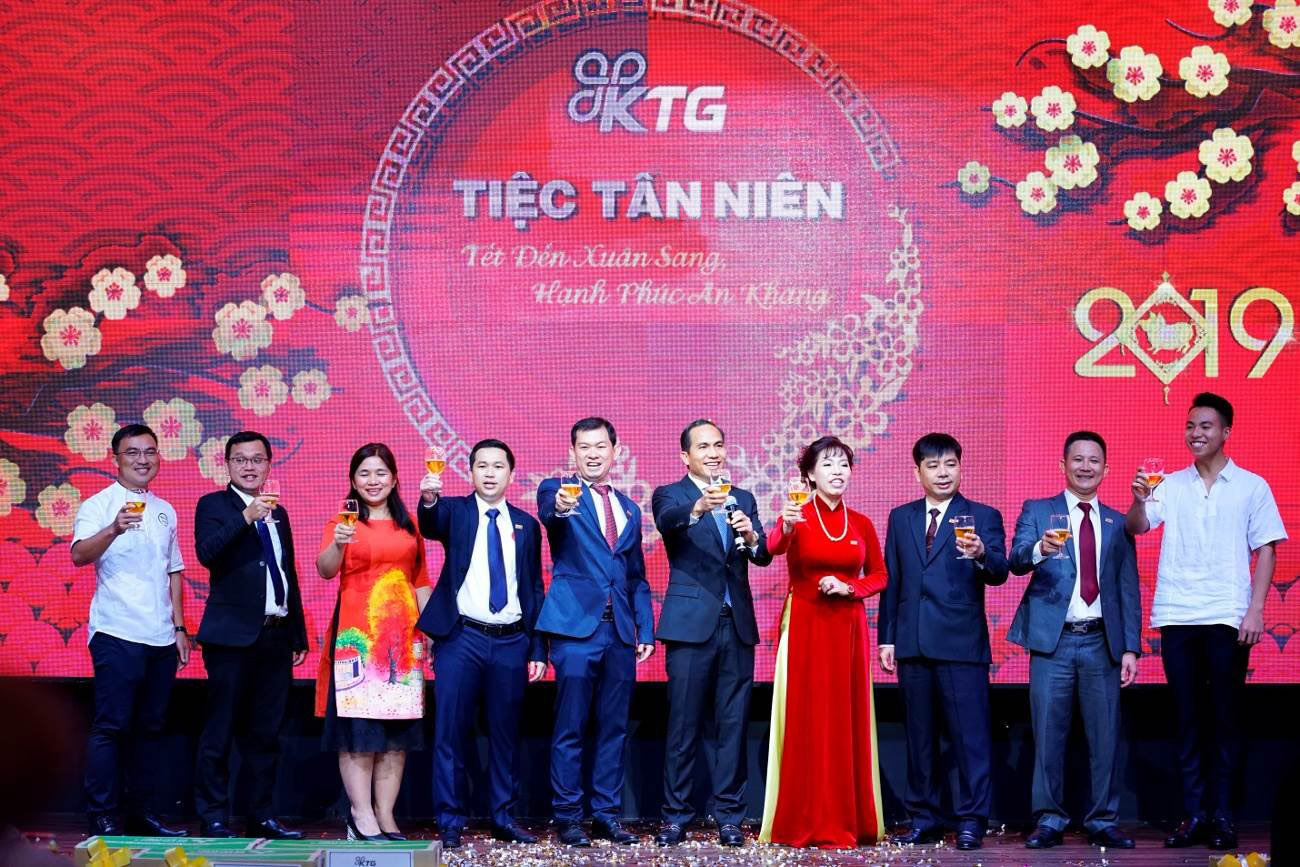 Gửi nhau lời chúc Tết mong 1 năm mới may mắn Gửi nhau lời chúc Tết mong 1 năm mới may mắn