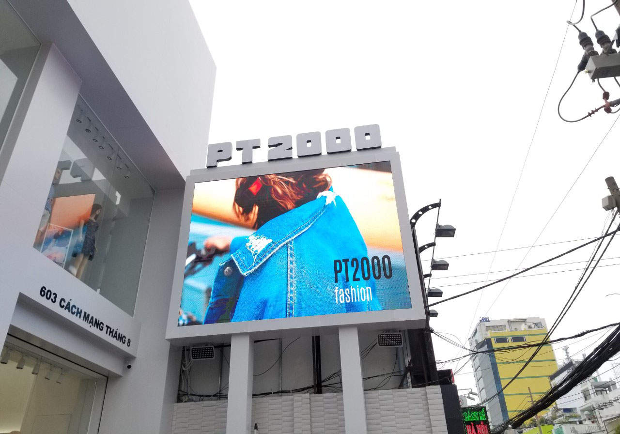 Advertising LED display P3.91 for Fashion Shop PT2000