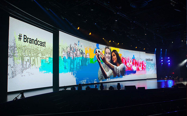 man-hinh-led-san-khau-p5-trong-nha-2