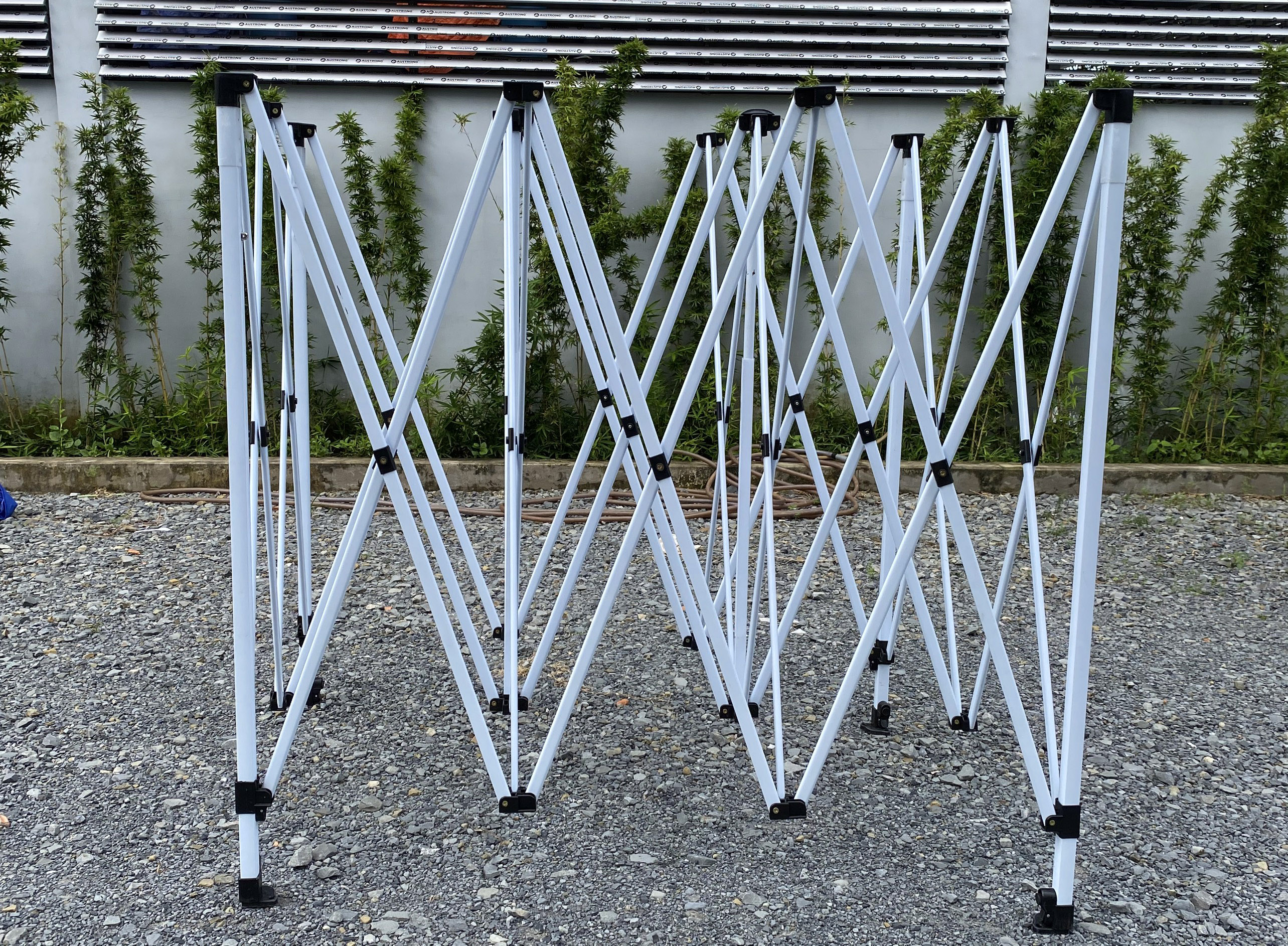 Mobile canvas house frame