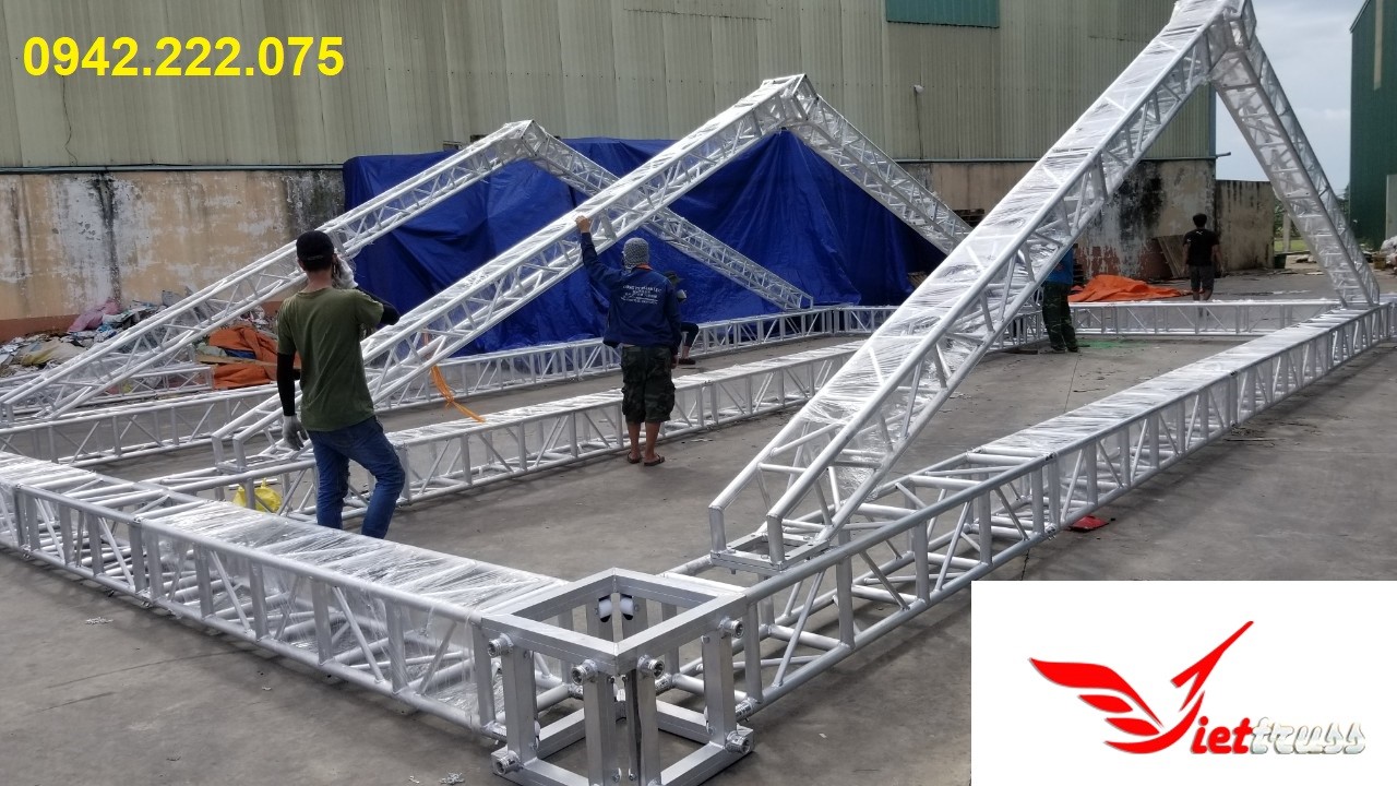 Nhà bạt không gian mái nhọn Nhà bạt không gian mái nhọn