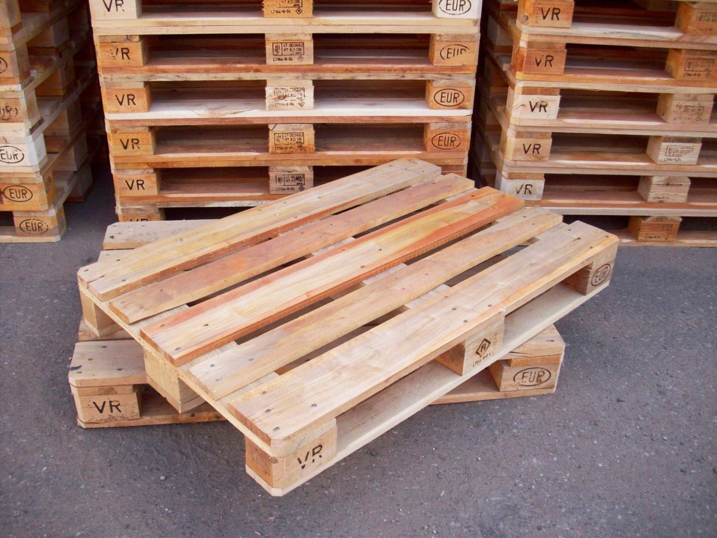 Pallet trải lót sàn bằng gỗ Pallet trải lót sàn bằng gỗ