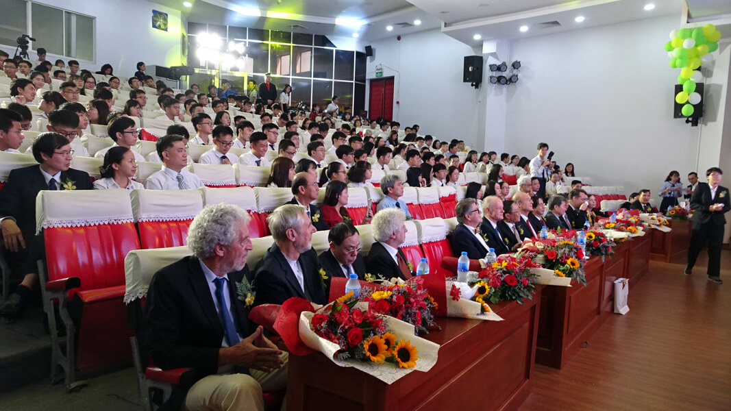 Quý thầy cô, đại biểu và sinh viên trường Y Khoa Phạm Ngọc Thạch Quý thầy cô, đại biểu và sinh viên trường Y Khoa Phạm Ngọc Thạch