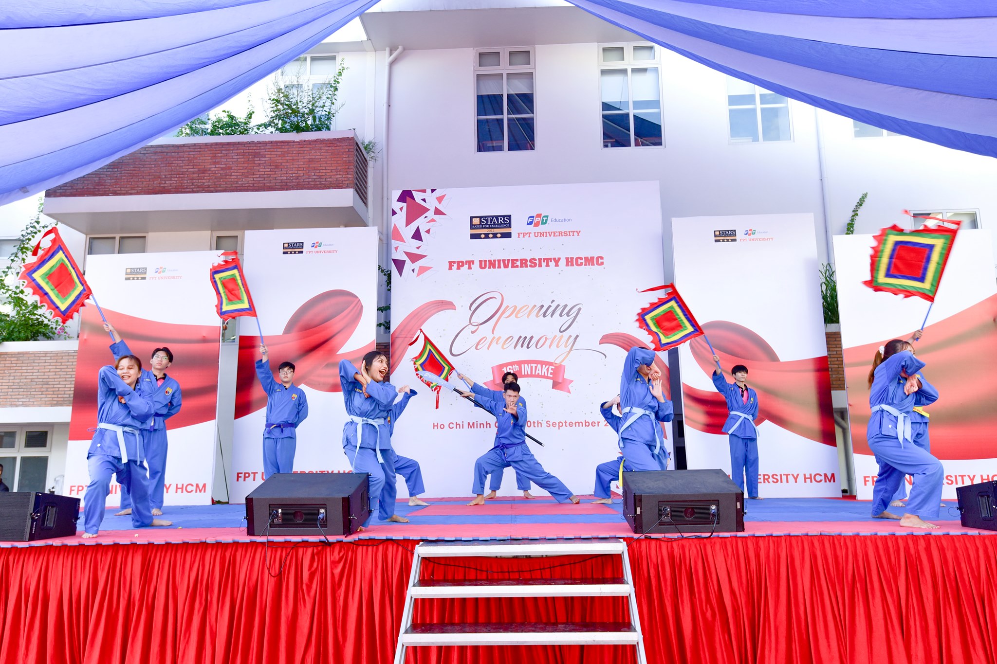 Sân khấu sự kiện