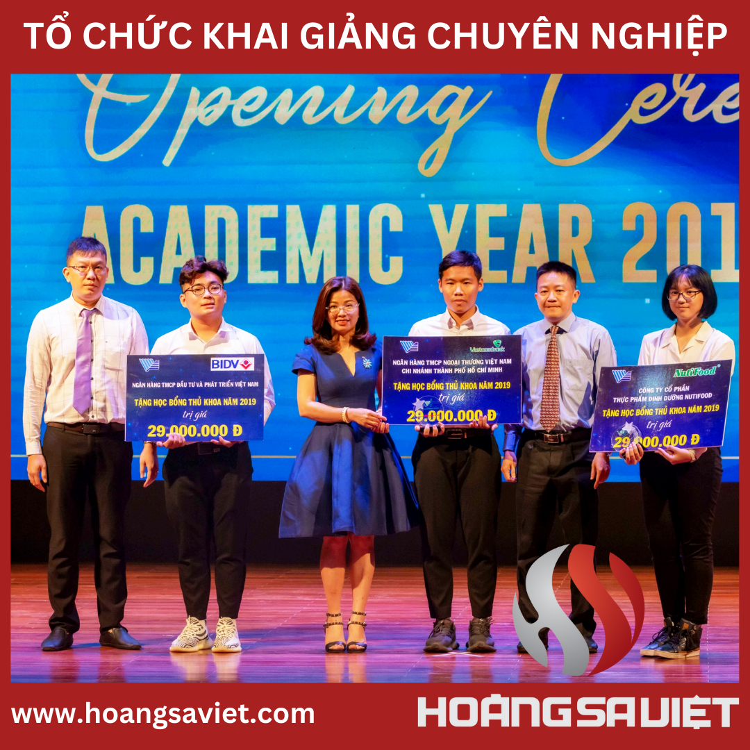 Trao thưởng cho các em sinh viên có thành tích cao trong học tập