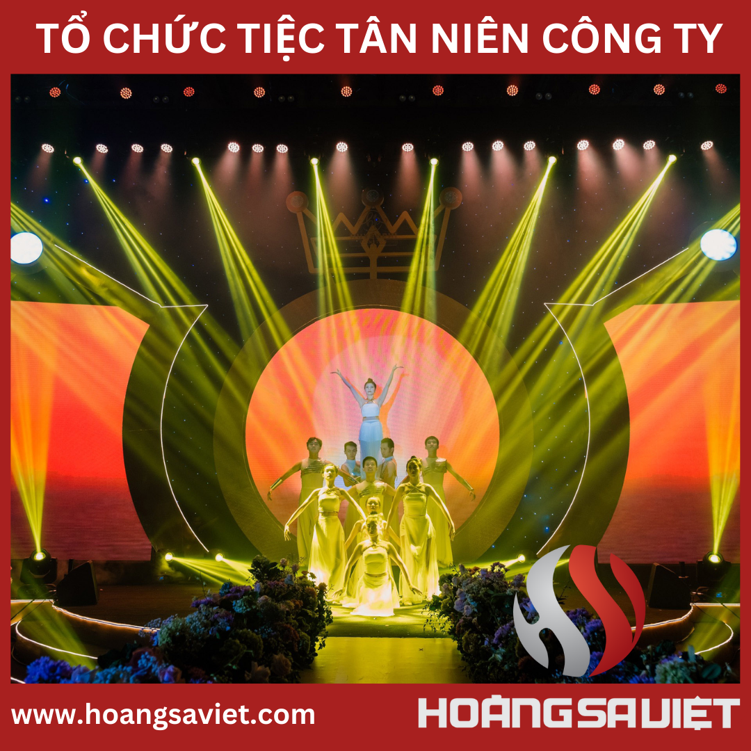 Ban giám đốc phát biểu trong tiệc tân niên