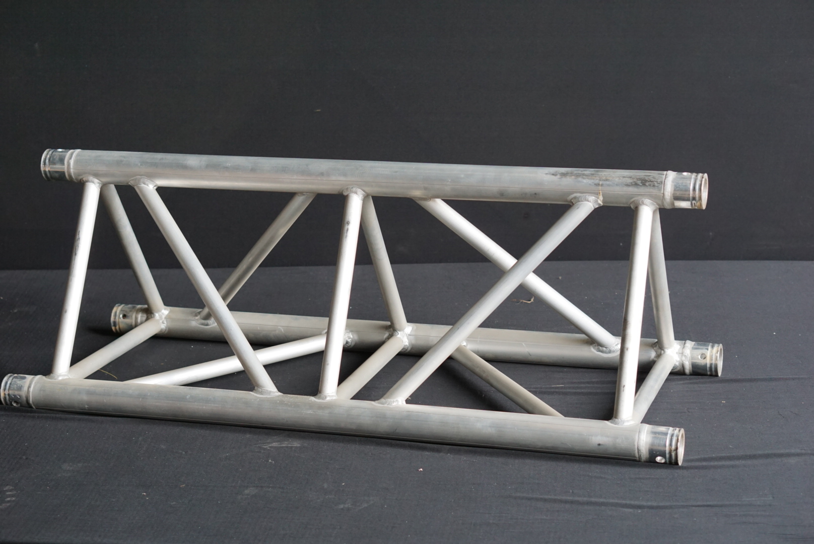 Khung truss hợp kim nhôm 3 mặt Khung truss hợp kim nhôm 3 mặt