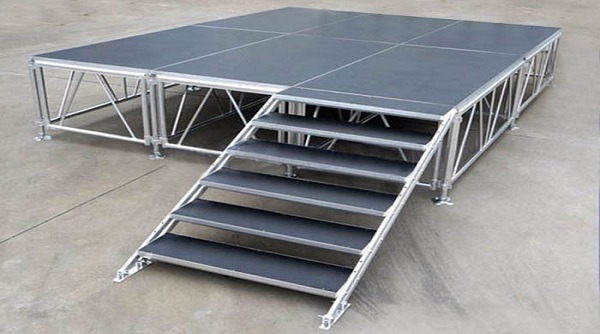 PORTABLE STAGE